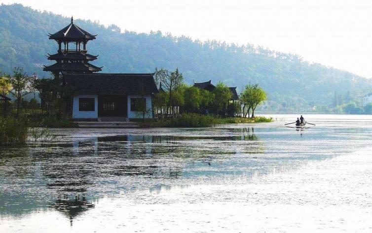 冬季自驾游注意事项，安全出行，享受冬日美景，冬季自驾游必备知识，安全出行，畅享冬日美景